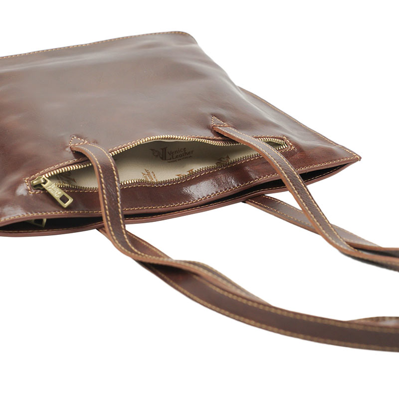 LARA-Women's handmade leather shoulder bag with metal zip closure and front  pocket | Venice Leather